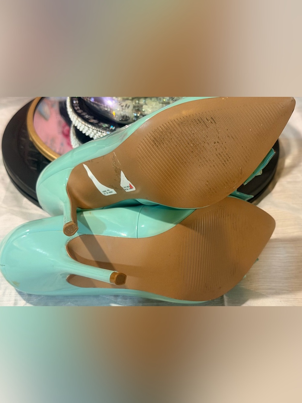 E.U.C💐💝
Betsey Johnson Mint Green Patent Bow Pointed-Toe Pumps - Picture 6 of 7